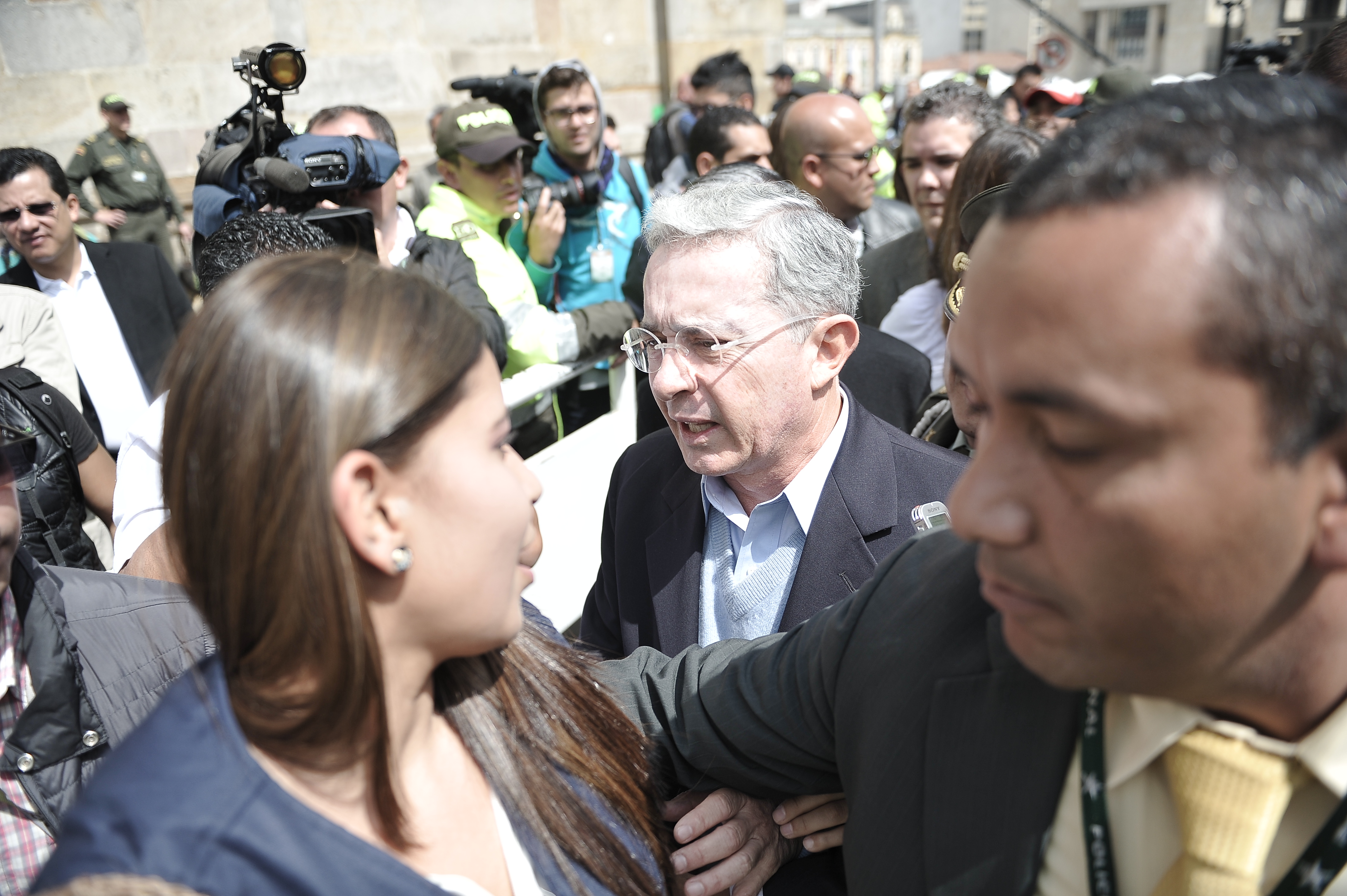 Expresidente de Colombia, ejerce su derecho al voto para las elecciones legislativas de 2014 en la Plaza de Bolívar de Bogotá.