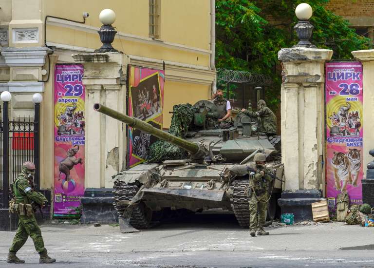 Rostov-on-don (Russian Federation), 24/06/2023.- Armed private military company (PMC) Wagner Group servicemen, including some on a tank, keep watch at street in downtown Rostov-on-Don, southern Russia, 24 June 2023. Security and armoured vehicles were deployed after Wagner Group's chief Yevgeny Prigozhin said in a video that his troops had occupied the building of the headquarters of the Southern Military District, demanding a meeting with Russia's defense chiefs. (Rusia) EFE/EPA/STRINGER