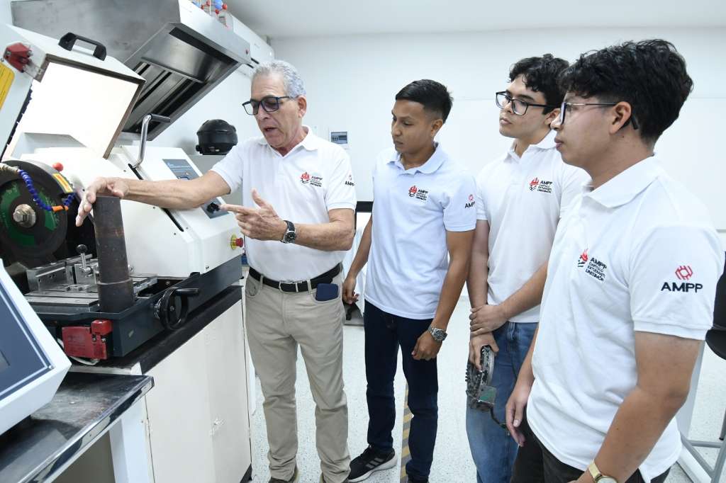 El reconocimiento otorga al Capítulo Estudiantil AMPP Caribe, liderado por el profesor Luis Marcos Castellanos.