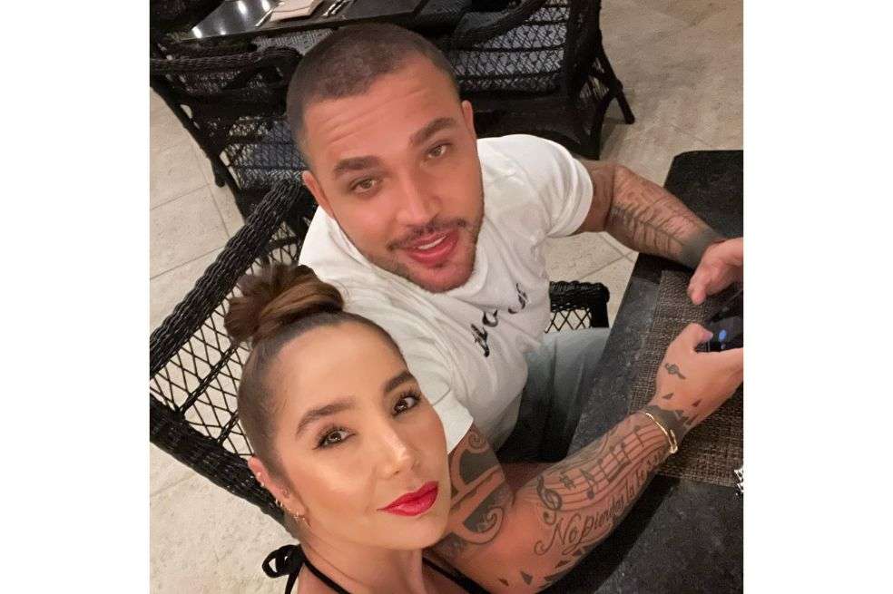 La cantante de música popular Paola Jara no dudó en defender a su esposo Jessi Uribe de las bromas del personaje de Alejandro Riaño.