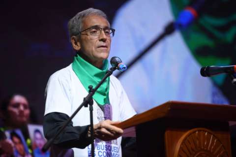 Padre De Roux explica por qué se canceló el simposio con militares