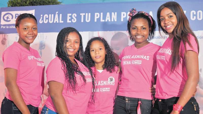 Luisa, Diana, Yuliana, Leonela y Yadis fueron las niñas que asumieron el liderazgo de algunas empresas y ministerios del país durante el Día de la Niña. / Óscar Pérez