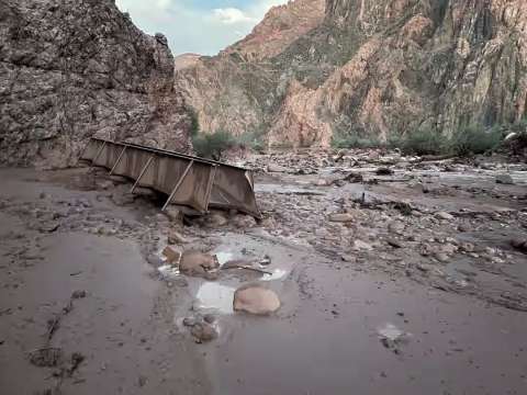 Inundaciones en el Gran Cañón: un muerto y 15 desaparecidos; hay alerta por más tormentas
