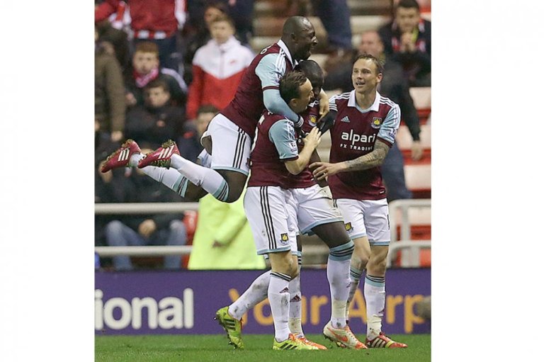 Con Pablo Armero los últimos minutos, West Ham ganó en la Premier