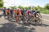 Vuelta a Colombia 2022: Aficionado imprudente provoca caída masiva en Corozal