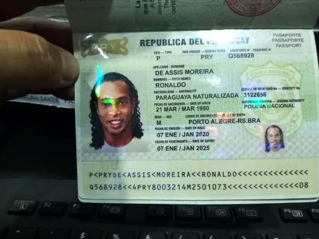 Este es el pasaporte falso que habría utilizado Ronaldinho para ingresar a Asunción. / Tomada de Twitter