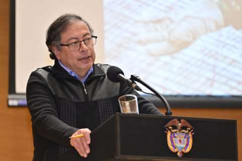 Petro: “Jefes del ELN se sientan en la mesa, ¿pero realmente mandan?”