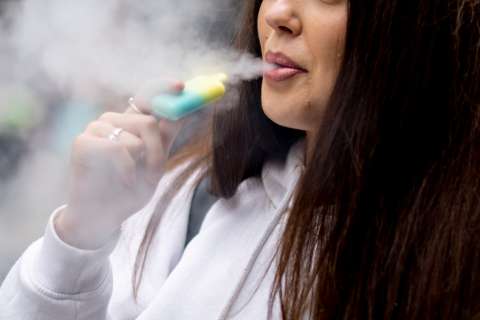 Sociedades médicas se pronuncian sobre estudio de muertes “asociadas” al vapeo