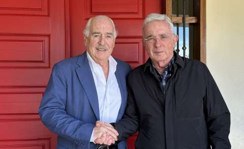 Uribe recibió la visita de Andrés Pastrana días después de ser condenado