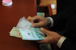 Las cuentas de Colombia preocupan al CARF: déficit y deuda se deteriorarían en 2027
