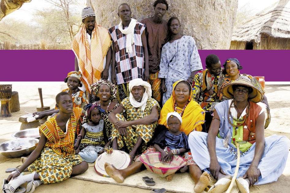 La familia que acogió la producción en Senegal. / Cortesía: Caracol TV