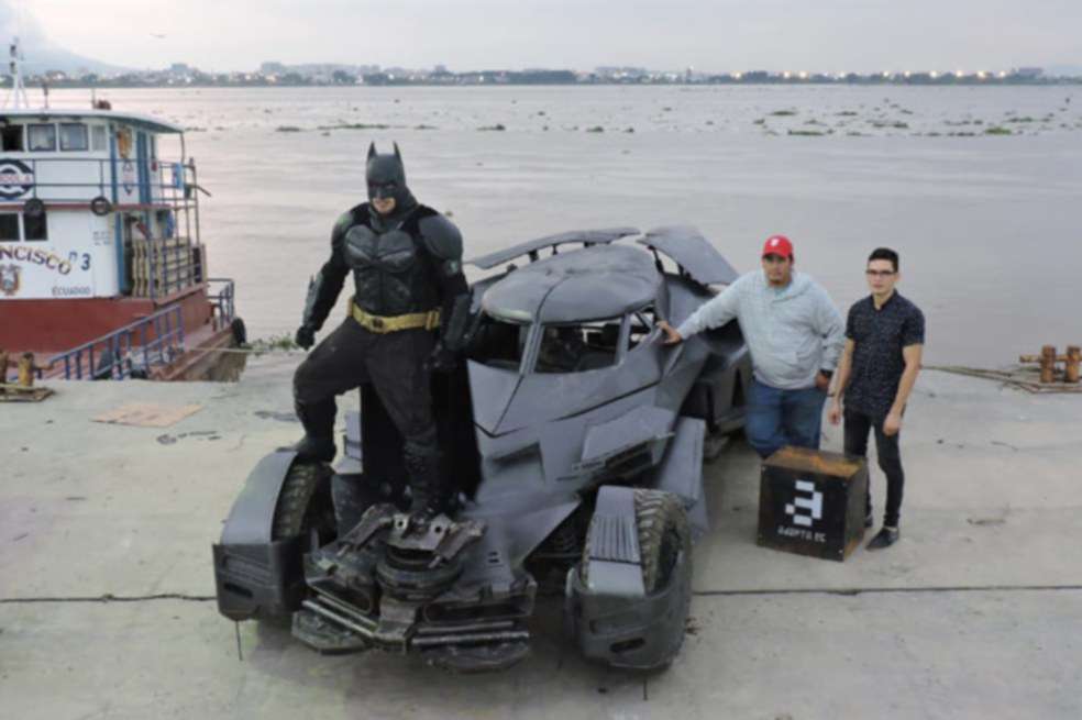 Los seguidores de Batman podrán tomarse una selfie con una réplica en tamaño real del Batimóvil, vehículo utilizado por el legendario Caballero de la Noche para desplazarse en Gotham City. / Cortesía larevistaec