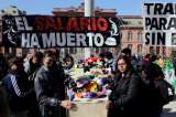 Argentinos preparan funeral para despedir al salario mínimo