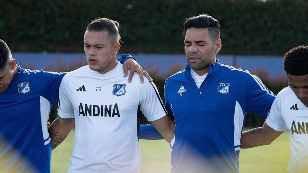Radamel Falcao junto a Leonardo Castro en entrenamiento con Millonarios FC.