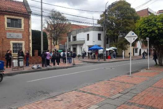 Ordenan evacuar la Universidad Católica por amenaza de explosivo.