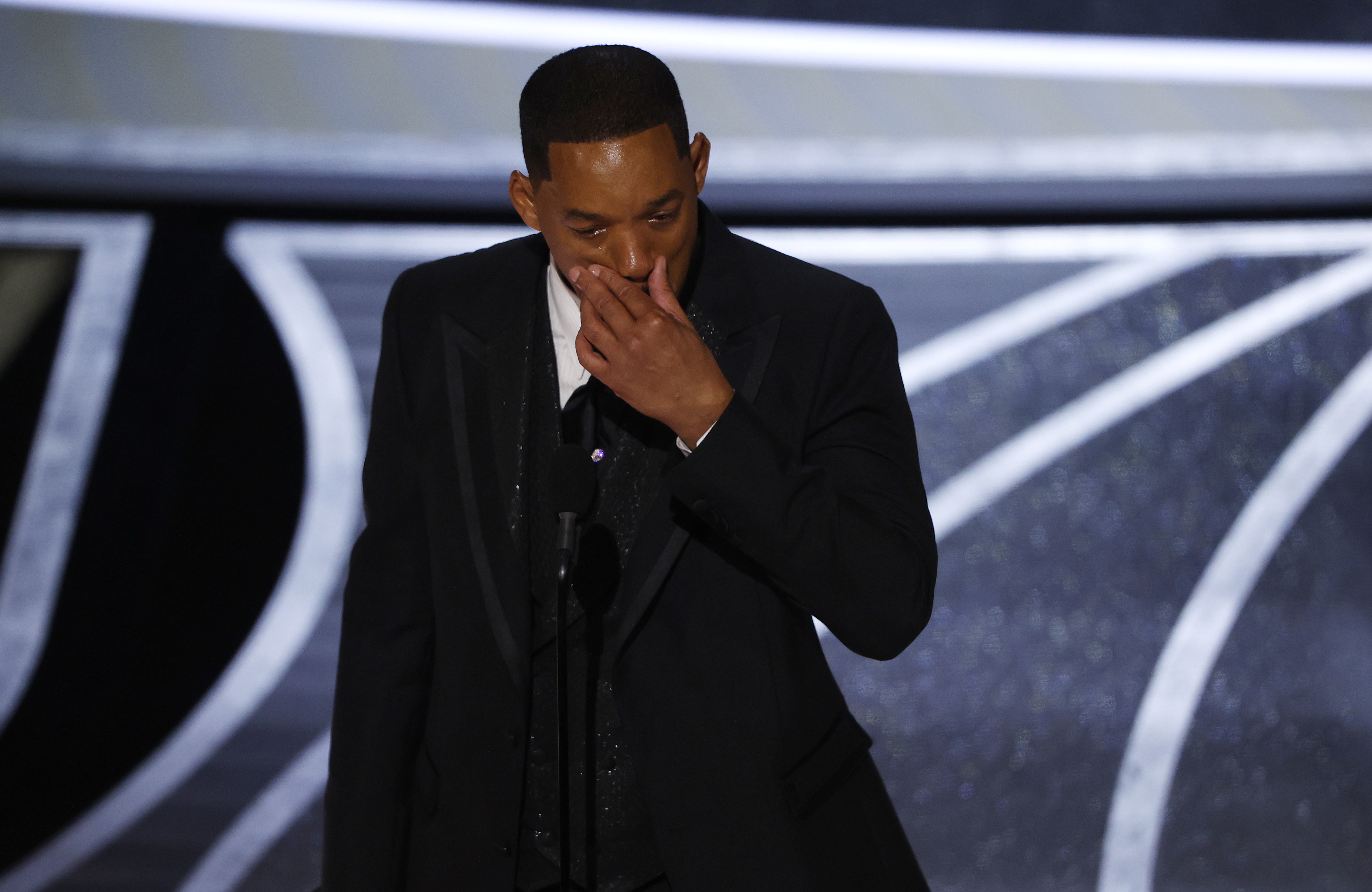 Hollywood (United States), 27/03/2022.- US actor Will Smith reacts as he speaks after winning the Oscar for Best Actor for 'King Richard' during the 94th annual Academy Awards ceremony at the Dolby Theatre in Hollywood, Los Angeles, California, USA, 27 March 2022. The Oscars are presented for outstanding individual or collective efforts in filmmaking in 24 categories. (Estados Unidos) EFE/EPA/ETIENNE LAURENT