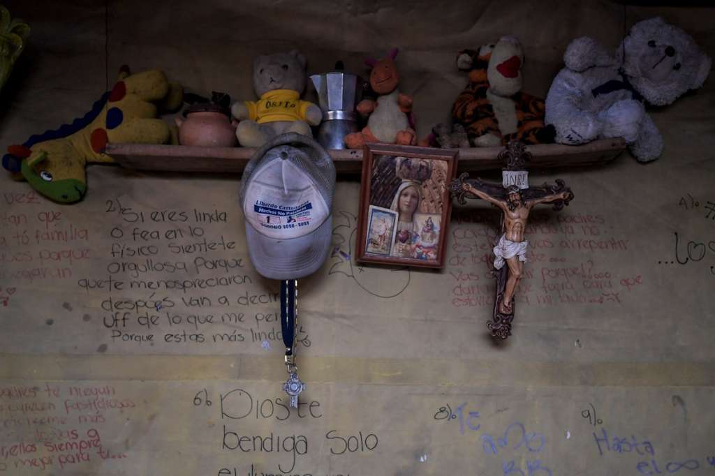 Los recicladores son una de las poblaciones a las que se les ha hecho muy difícil pasar la cuarentena. Sonia Osorio es habitante del barrio Mochuelo Bajo de Ciudad Bolívar y asegura que, si bien el Gobierno Nacional ha permitido que continúen con sus labores en medio de la pandemia, no ha brindado elementos de seguridad y sanidad para los recicladores independientes.