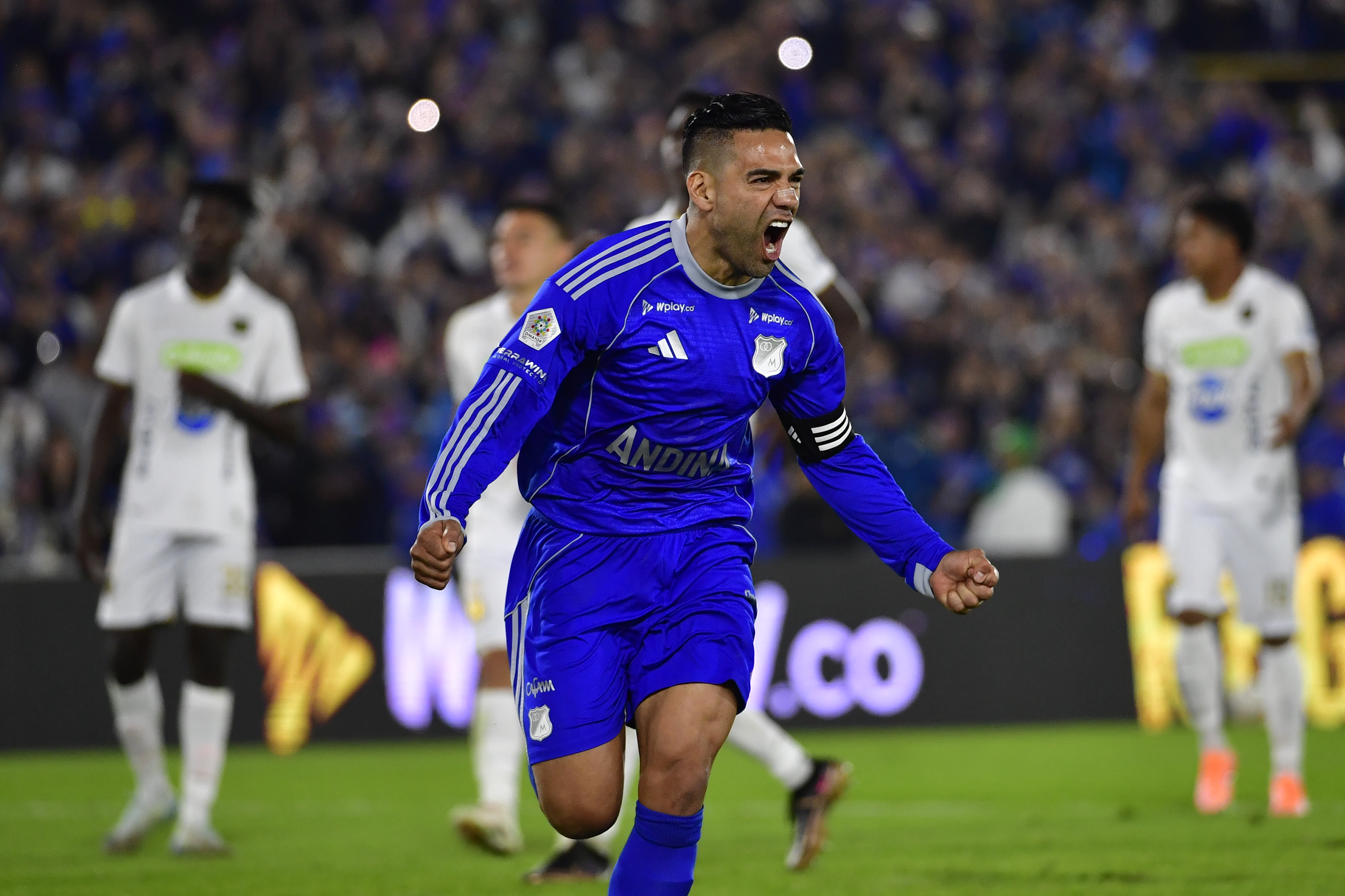 Jugador de Millonarios durante el compromiso ante Águilas Doradas en el Estadio El Campin de Bogotá