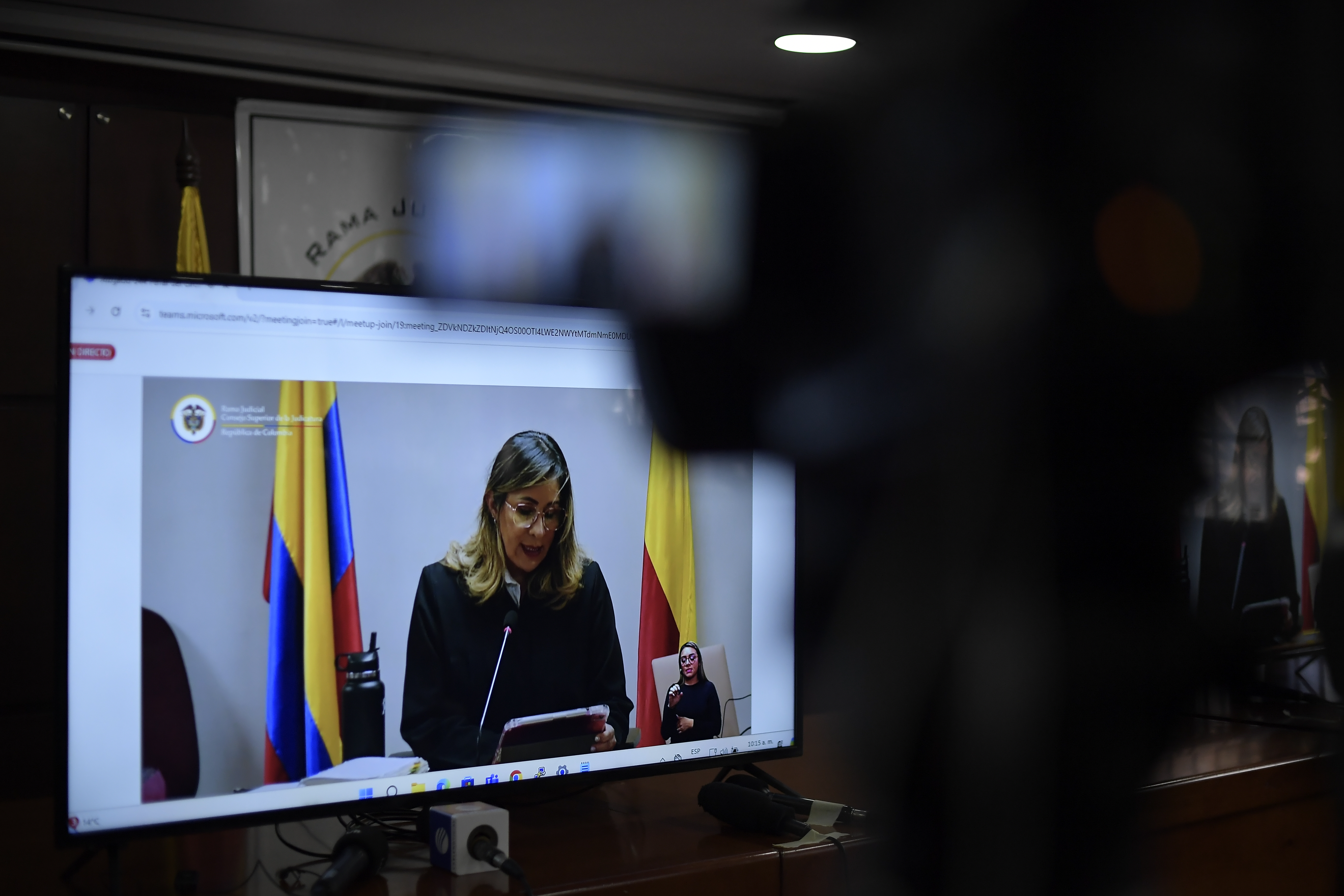 Manifestaciones a favor y en contra de Álvaro Uribe Vélez, en el día en que se conoce el sentido del fallo del juicio que se adelanta en su contra, proceso que se realiza en el complejo judicial de Paloquemao, en Bogotá