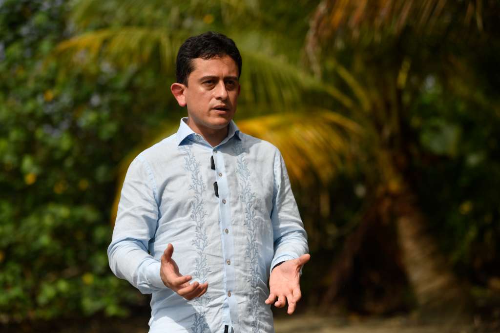 Ministro de Turismo durante su viaje a Nuquí Chocó