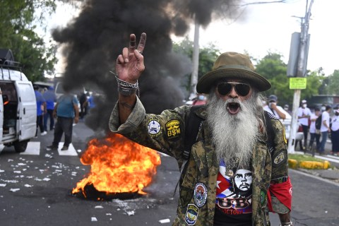Salvadoreños protestaron en contra de la legalización del bitcóin