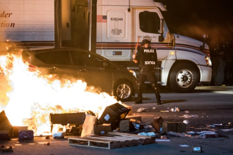 Estado de emergencia en Charlotte tras violentas protestas antirracismo