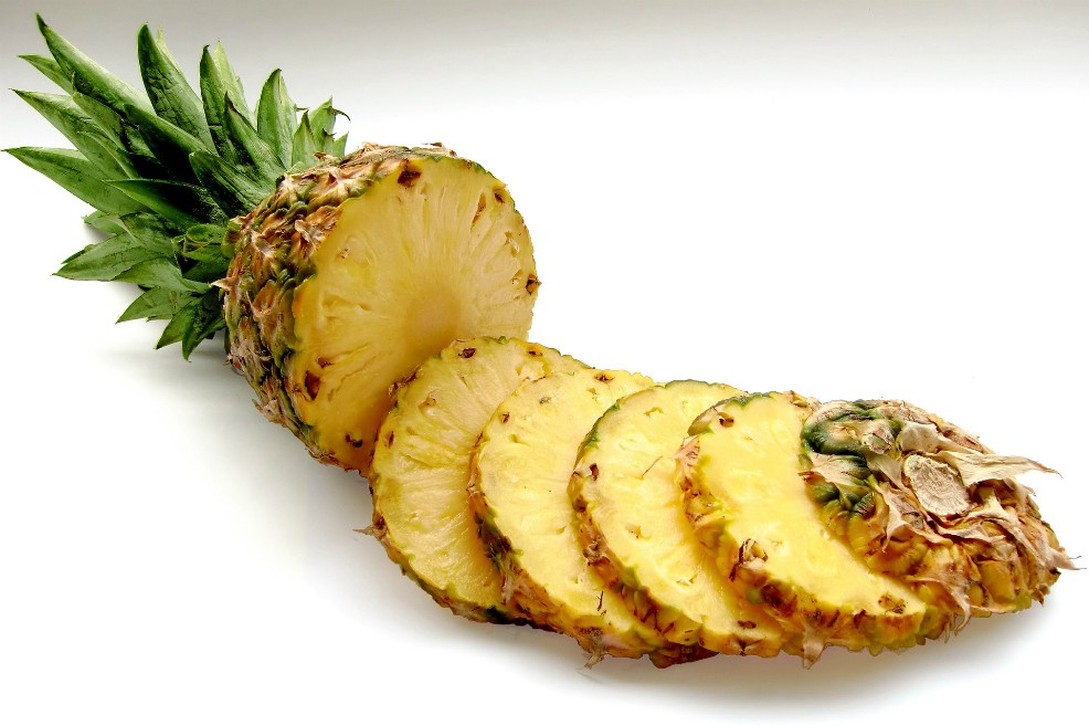 Los restos de la piña que genera la industria de bebidas se utilizan principalmente para alimentar animales. / Pixabay.