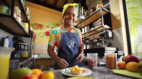 El emprendimiento que usa frutas colombianas para convertirlas en dulces recuerdos