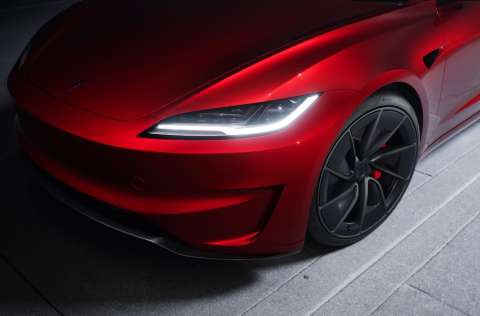 EEUU abre investigación federal a Tesla por accidentes con conducción autónoma
