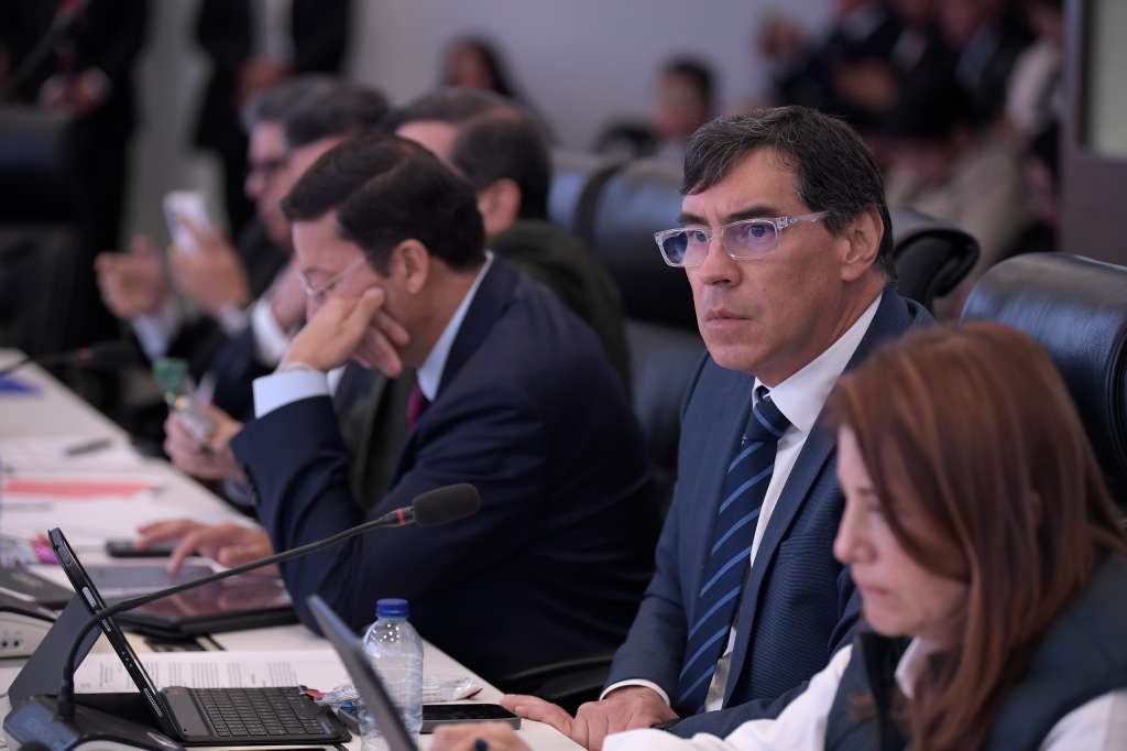 Segunda comisión que reunió a Juan Fernando Cristo, Ministro del Interior; Hernán Penagos, Registrador Nacional; Álvaro Hernán Prada, presidente del CNE; Alejandra Barrios, directora de la MOE entre otros, para tratar el anuncio que hizo el Gobierno nacional de aplicar un recorte importante al presupuesto del Consejo Nacional Electoral (CNE)