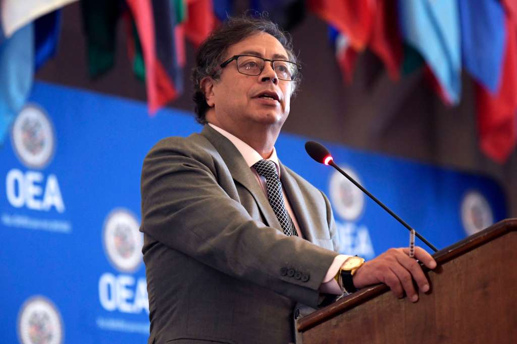 USA6060. WASHINGTON (DC, EEUU), 19/04/2023.- El presidente de Colombia, Gustavo Petro, interviene durante una sesión protocolaria del Consejo Permanente de la Organización de los Estados Americanos hoy, en la sede de la organización en Washington (EE.UU.). Petro propuso este miércoles ante la Organización de los Estados Americanos (OEA), con sede en Washington, rehacer la carta fundacional del organismo y reintegrar a Venezuela en él. EFE/ Lenin Nolly