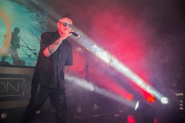 Sociales. El cantante Dylan Fuentes presentó en Bogotá su EP titulado Arena.