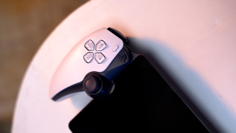 Review: PlayStation Portal, el accesorio que parece consola portátil de Sony