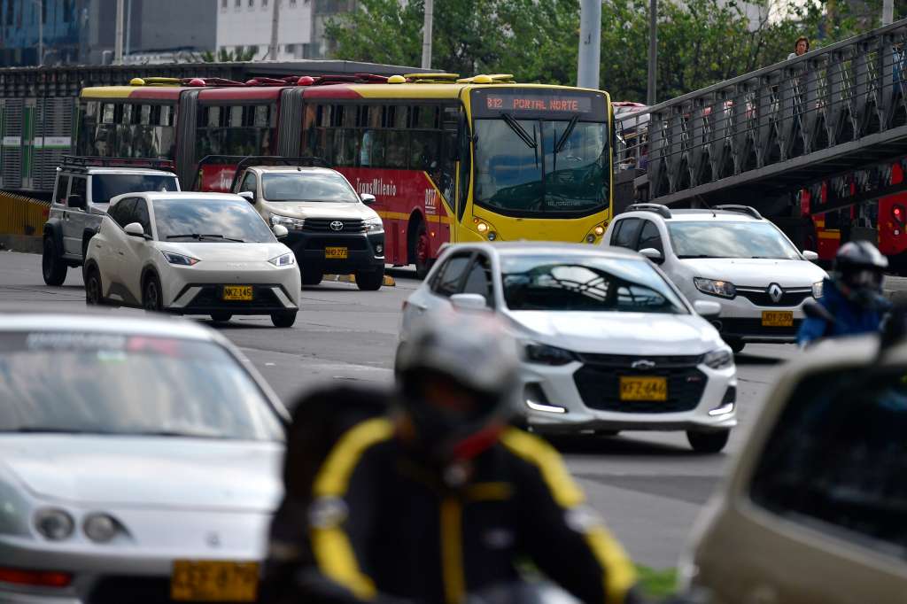 Trancones y alto flujo vehicular en la ciudad de Bogotá