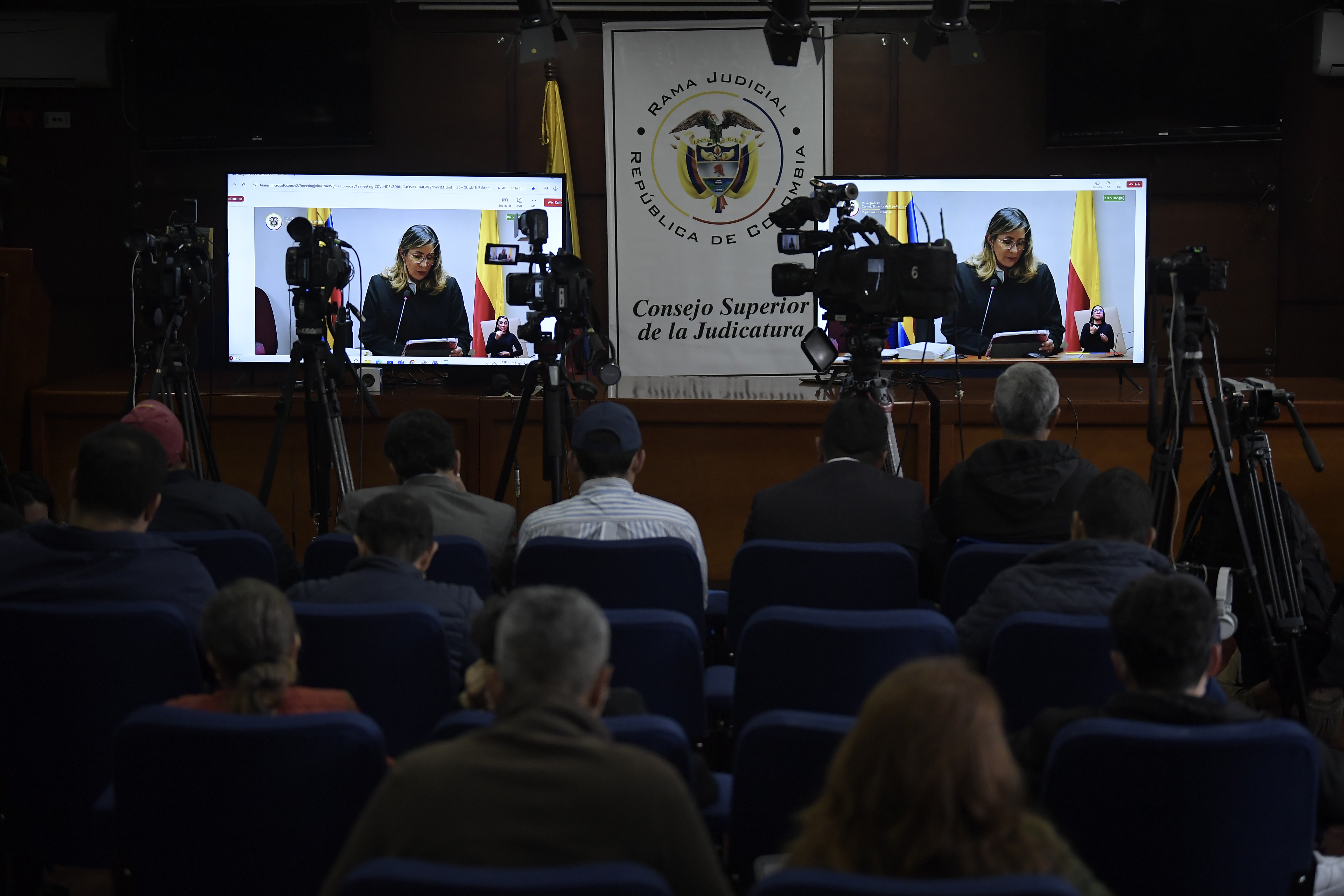 Manifestaciones a favor y en contra de Álvaro Uribe Vélez, en el día en que se conoce el sentido del fallo del juicio que se adelanta en su contra, proceso que se realiza en el complejo judicial de Paloquemao, en Bogotá