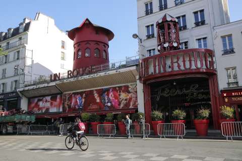 Turismo en París: el imperdible Moulin Rouge