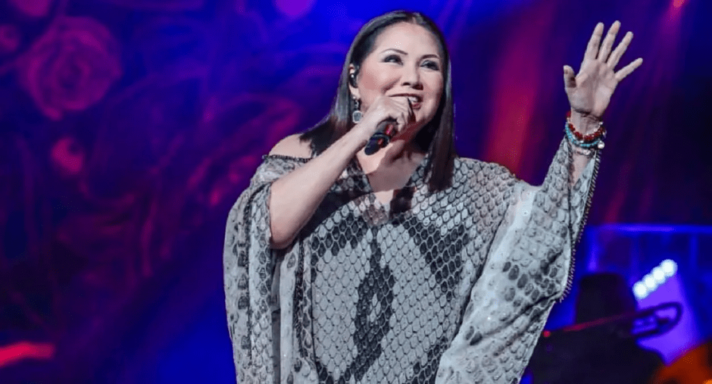"Quién como tú", "Luna", "Talismán" y "Simplemente amigos", son algunos de los temas más populares de Ana Gabriel.