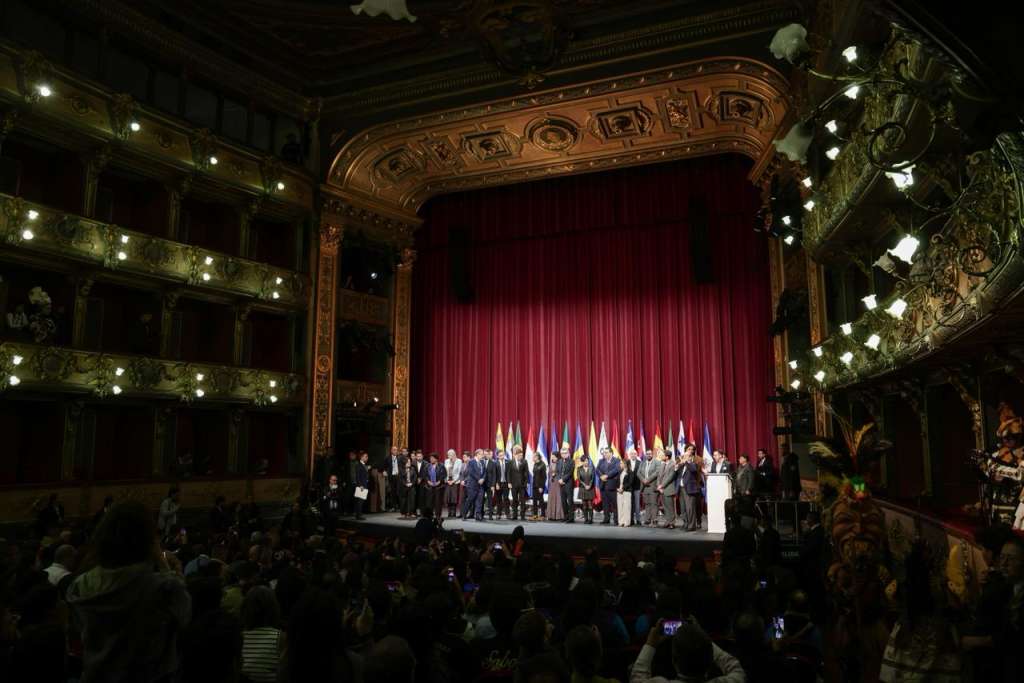 El Congreso Artes para la Paz tuvo su acto de clausura en el Teatro Colón el 15 de mayo de 2026.