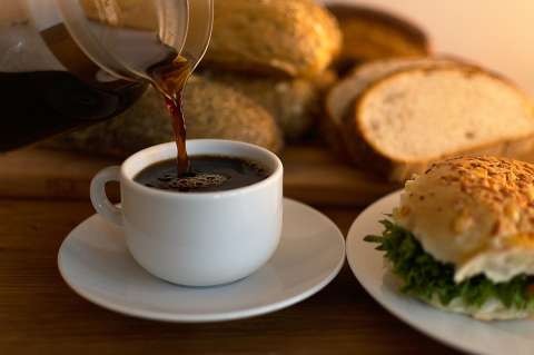 Deja tu cafetera como nueva con este paso a paso de limpieza