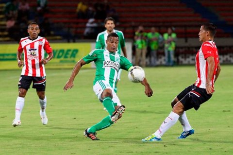 Júnior brilló y se clasificó a los cuadrangulares
