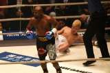 Mayweather regresó al boxeo con un triunfo por KO