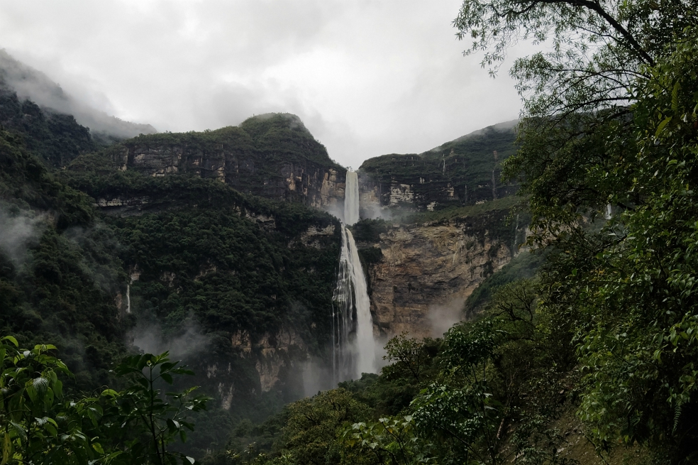 Vista de la catarata de GoctaAndrés MontesLluvia, humedad, frío, viento y sol acompañan este trekking de nivel tres, bastante exigente si no se es un deportista. Eso y los innumerables pájaros silvestres que se logra oír terminan de llenar una experiencia que hace sentir al que la hace privilegiado, porque hay pocos que vienen hasta acá.