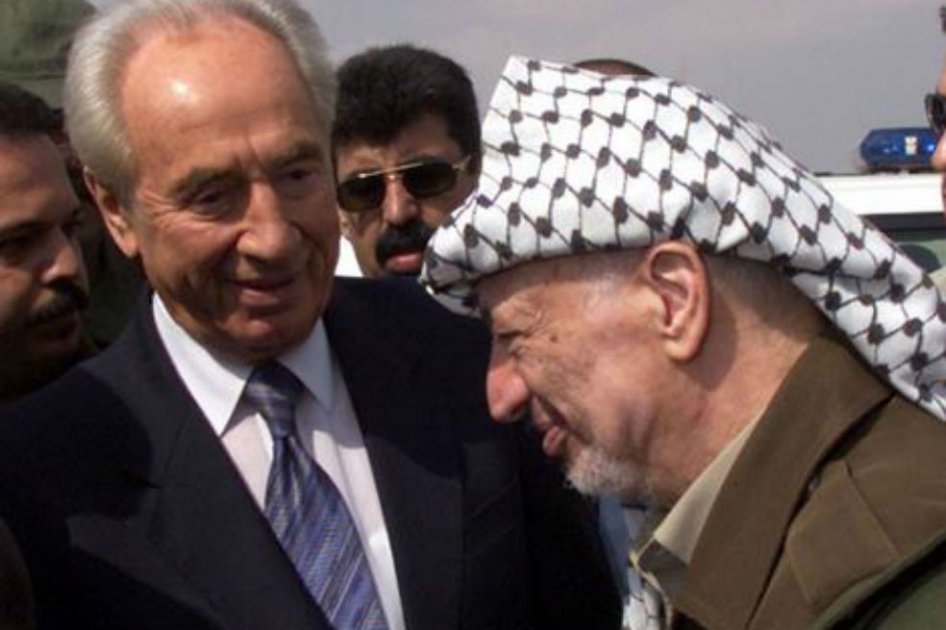 Shimon Peres y Yaser Arafat