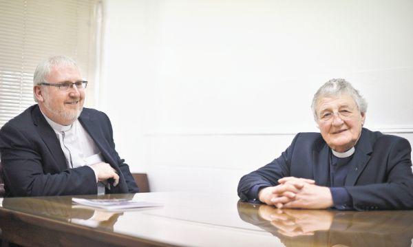El reverendo Harold Good y el padre católico Michael Kelleher fueron testigos de primera mano de la entrega de armas en Irlanda del Norte.