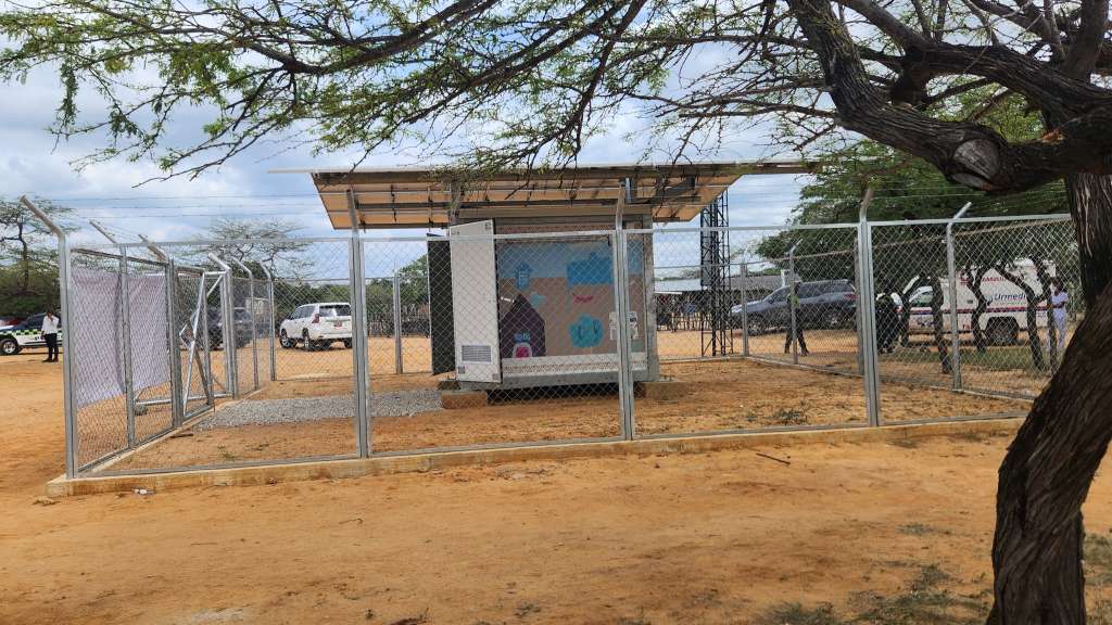 Un ejemplo de la planta de generación solar de una comunidad energética en La Guajira, inaugurada en 2024.