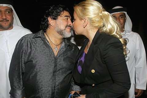 Maradona reconoce legalmente en Dubai a su hijo Diego Fernando