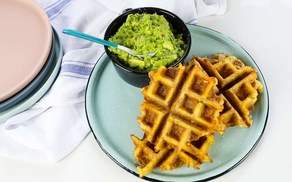 Waffle de atún con guacamole