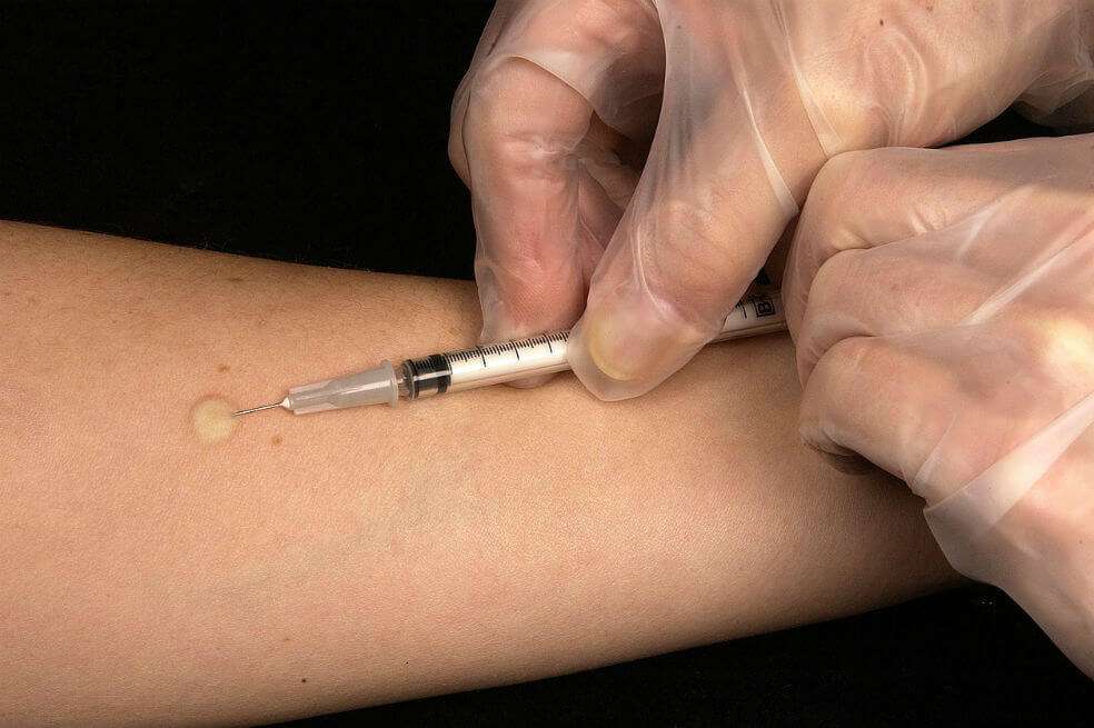 Los movimientos antivacunas se propagan debido a la creencia errónea de que las vacunas –especialmente la del sarampión– causan autismo. / Pixabay