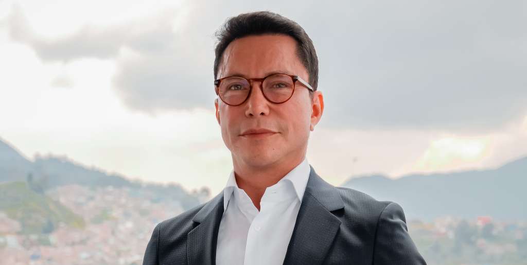 Carlos Caicedo aseguró que en su eventual gobierno cambiará el régimen centralista por uno federalista // Imagen vía: cortesía
