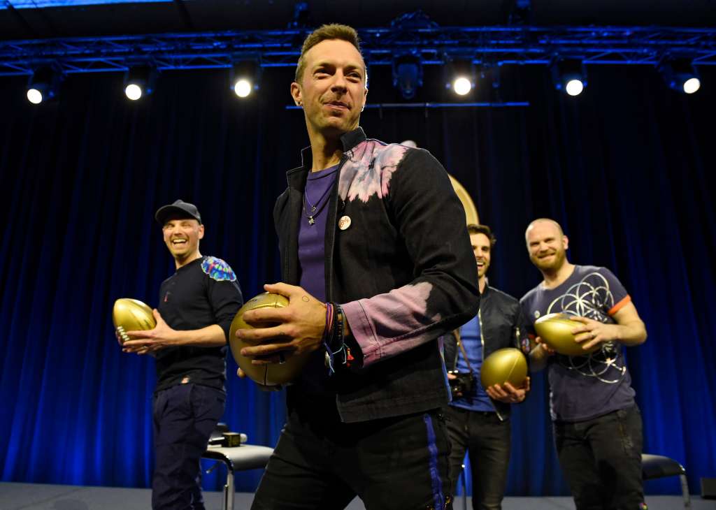CAL01. SAN FRANCISCO (ESTADOS UNIDOS), 04/02/2016.- De izquierda a derecha, el baterista, Will Champion, el bajista Guy Beryman, el vocalista Chris Martin y el guitarrista Jonny Buckland, de la agrupación Coldplay, son vistos jueves 4 de febrero de 2016, durante una conferencia de prensa en el Super Bowl Halftime Show en Moscone Center West en San Francisco, California (Estados Unidos). Coldplay se presentará durante la mitad del juego entre AFC Champion Denver Broncos y NFC Champion Carolina Panthers. EFE/JOHN G. MABANGLO

